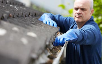 cleaning and inspecting Midlothian roofs